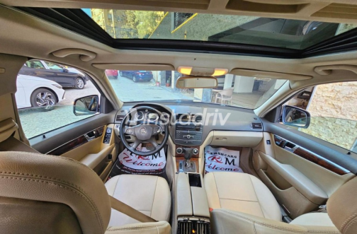 Mercedes C 200 2009 Dark Red Automatic Used for Sale in Nasr city - 3