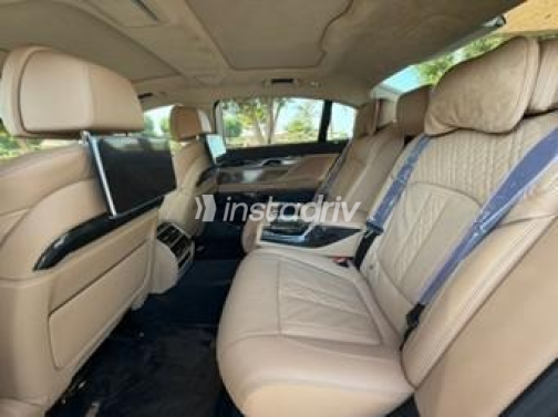 BMW 750 2017 Black Automatic Used for Sale in Cairo - 4