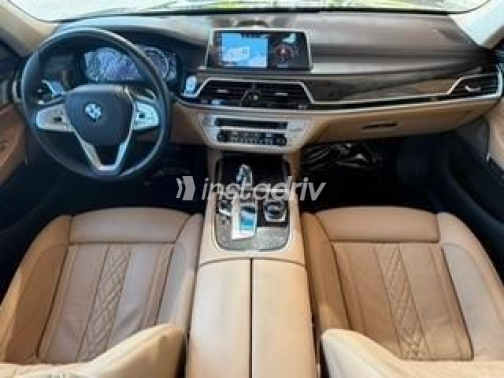 BMW 750 2017 Black Automatic Used for Sale in Cairo - 6