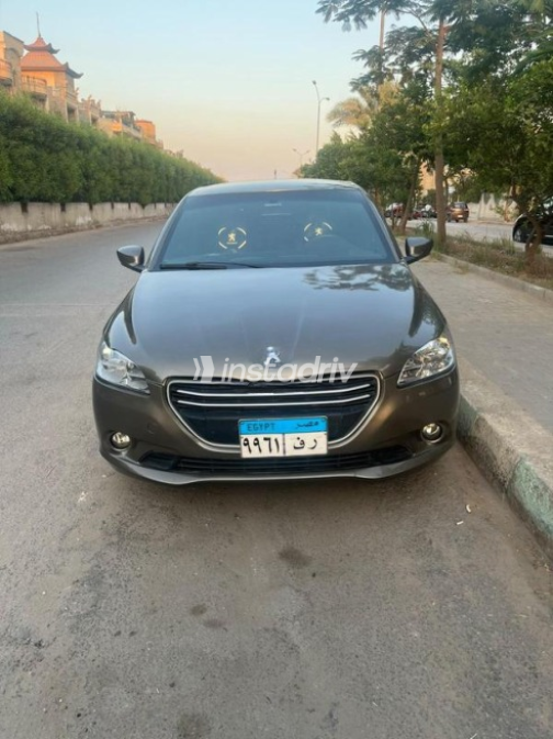 بيجو 301 2015 موكا أوتوماتيك مستعملة للبيع في 6 أكتوبر - 2