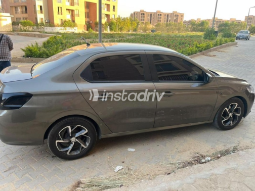 بيجو 301 2015 موكا أوتوماتيك مستعملة للبيع في 6 أكتوبر - 4