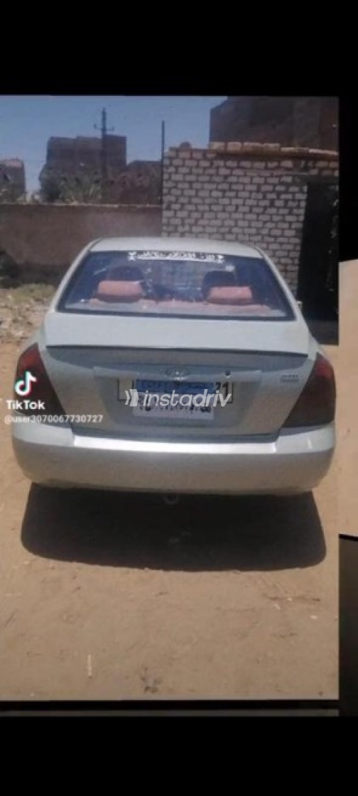 Hyundai Elantra 2005 White Automatic Used for Sale in Sohag - 2