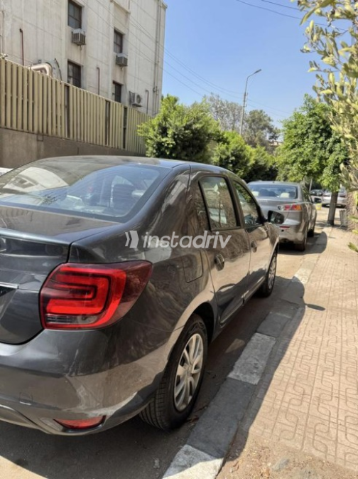 رينو لوجان 2019 رمادي غامق أوتوماتيك مستعملة للبيع في القاهرة - 4