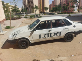 لادا سمارا 1997 أبيض أوتوماتيك مستعملة للبيع في 6 أكتوبر