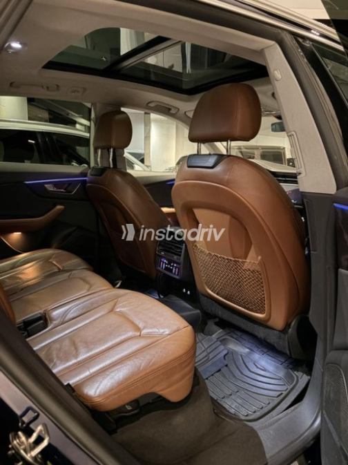 اودي Q8 2023 أزرق غامق أوتوماتيك مستعملة للبيع في القاهرة - 2