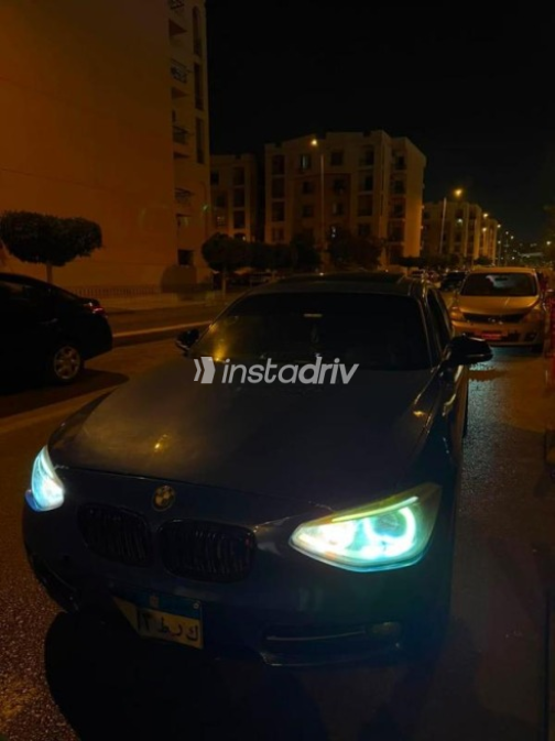 بي ام دبليو 118 2013 أزرق غامق أوتوماتيك مستعملة للبيع في القاهرة الكبرى ( القاهرة - الجيزة) - 5