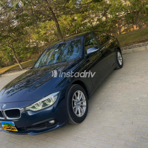 بي ام دبليو 318 2018 أبيض أوتوماتيك مستعملة للبيع في القاهرة الكبرى ( القاهرة - الجيزة) - 6