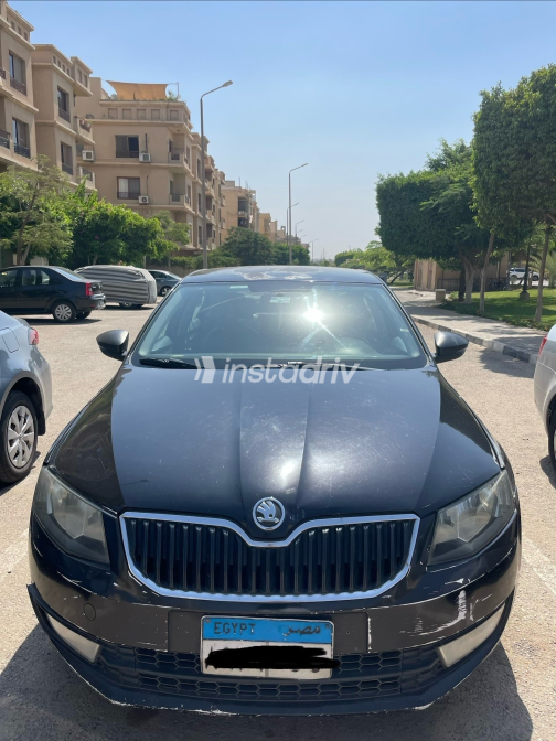 سكودا اوكتافيا A7 2015 أسود أوتوماتيك مستعملة للبيع في القاهرة الكبرى ( القاهرة - الجيزة) - 4