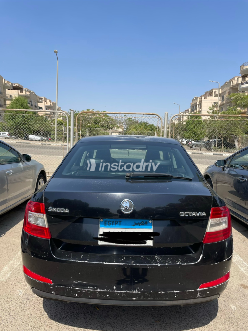 سكودا اوكتافيا A7 2015 أسود أوتوماتيك مستعملة للبيع في القاهرة الكبرى ( القاهرة - الجيزة) - 6