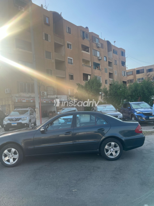 Mercedes E 240 2002 Dark Gray Automatic Used for Sale in Greater Cairo ( Cairo + Giza) - 5