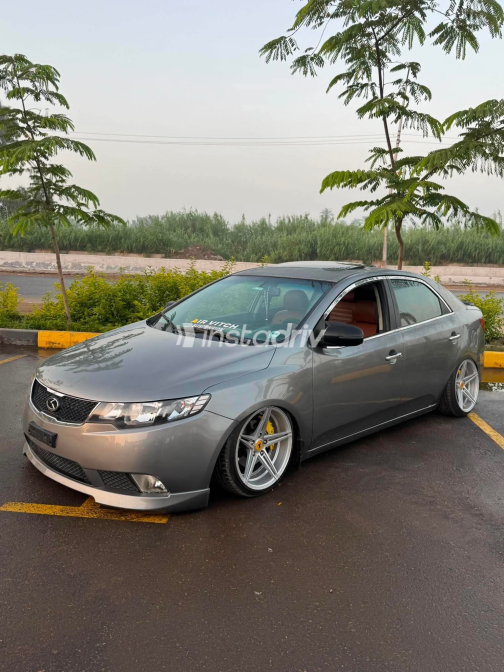 Kia Grand Cerato 2010 Silver Automatic Used for Sale in Greater Cairo ( Cairo + Giza) - 7