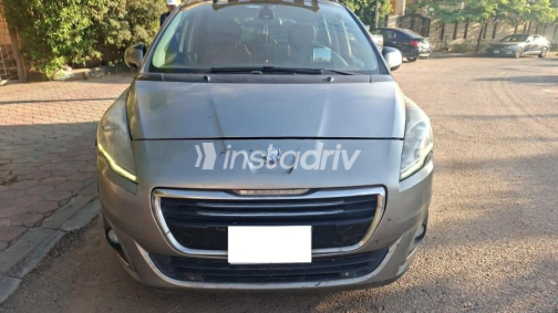 Peugeot 5008 2015 Gold Automatic Used for Sale in Obour City - 1