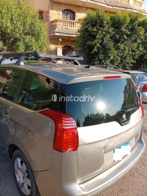 Peugeot 5008 2015 Gold Automatic Used for Sale in Obour City - 4