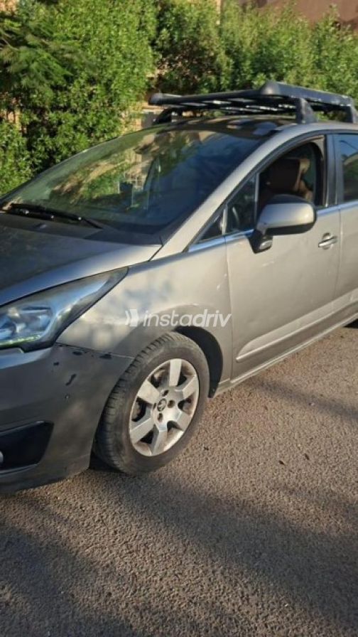 Peugeot 5008 2015 Gold Automatic Used for Sale in Obour City - 9