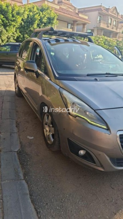 Peugeot 5008 2015 Gold Automatic Used for Sale in Obour City - 10