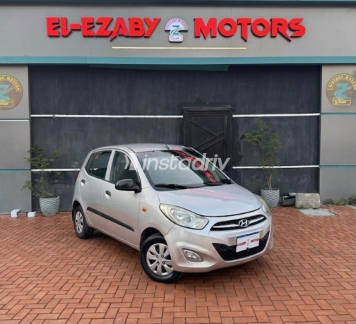 Hyundai I10 2013 Silver Automatic Used for Sale in Nasr city - 2