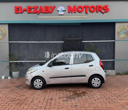 Hyundai I10 2013 Silver Automatic Used for Sale in Nasr city - 3