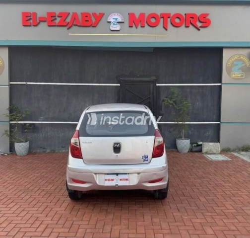 Hyundai I10 2013 Silver Automatic Used for Sale in Nasr city - 4