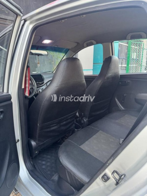 Hyundai I10 2013 Silver Automatic Used for Sale in Nasr city - 6
