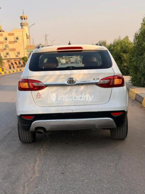 Brilliance V5 2013 White Automatic Used for Sale in Greater Cairo ( Cairo + Giza) - 6