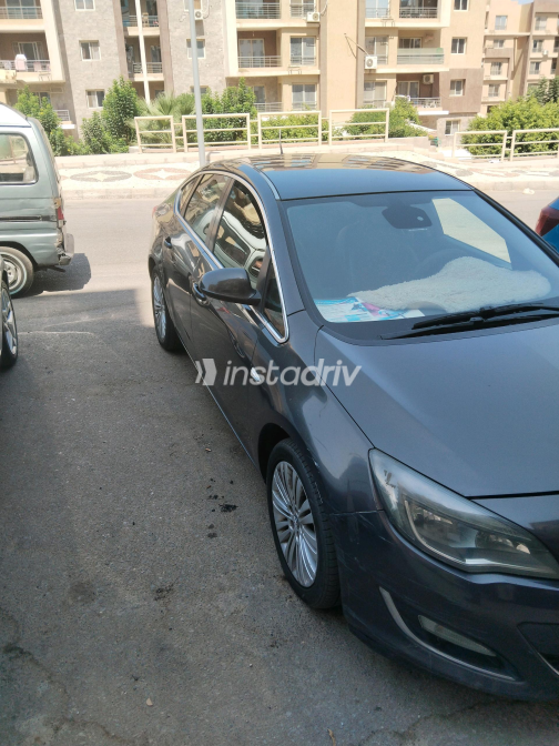 اوبل أسترا 2015 رمادي غامق أوتوماتيك مستعملة للبيع في القاهرة الكبرى ( القاهرة - الجيزة) - 2