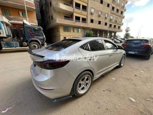 Hyundai Elantra AD 2017 Silver Automatic Used for Sale in Cairo - 2