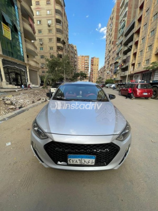 Hyundai Elantra AD 2017 Silver Automatic Used for Sale in Cairo - 3