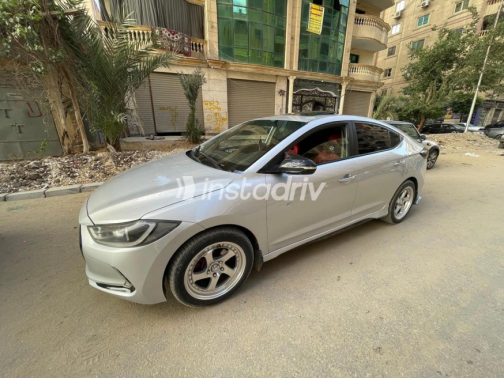 Hyundai Elantra AD 2017 Silver Automatic Used for Sale in Cairo - 4
