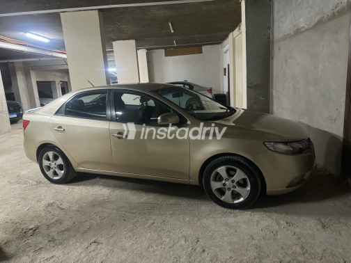 Kia Cerato 2010 Gold Automatic Used for Sale in Greater Cairo ( Cairo + Giza) - 5