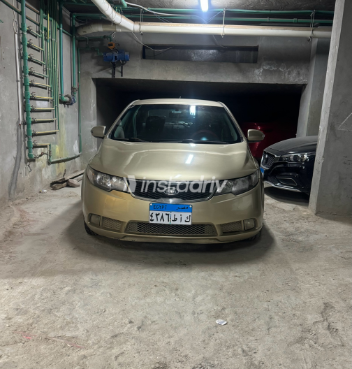 Kia Cerato 2010 Gold Automatic Used for Sale in Greater Cairo ( Cairo + Giza) - 6