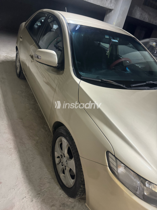 Kia Cerato 2010 Gold Automatic Used for Sale in Greater Cairo ( Cairo + Giza) - 7