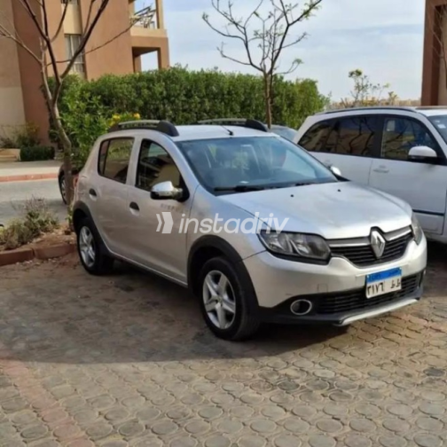 Renault Sandero Step Way 2016 Silver Automatic Used for Sale in 6 October - 2