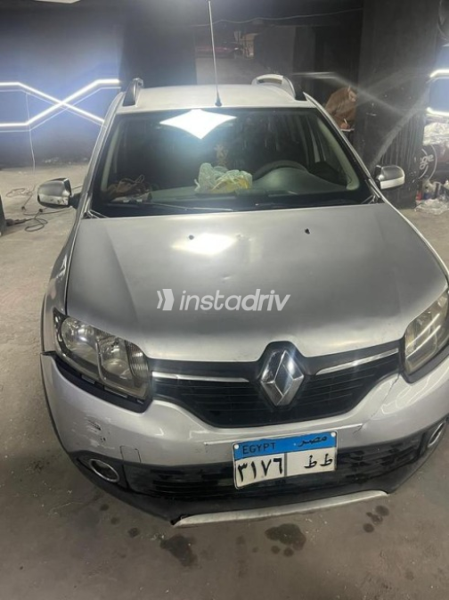 Renault Sandero Step Way 2016 Silver Automatic Used for Sale in 6 October - 3