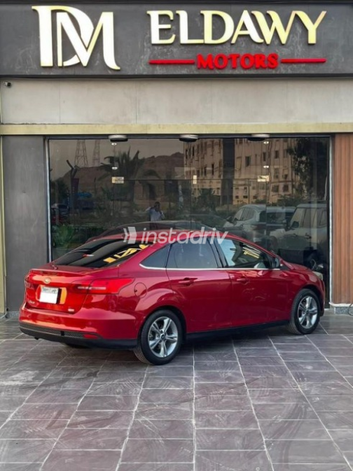 Ford Focus 2017 Dark Red Automatic Used for Sale in Nasr city - 7