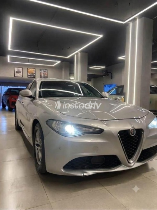 Alfa Romeo Giulia 2019 Silver Automatic Used for Sale in Sheraton - 4