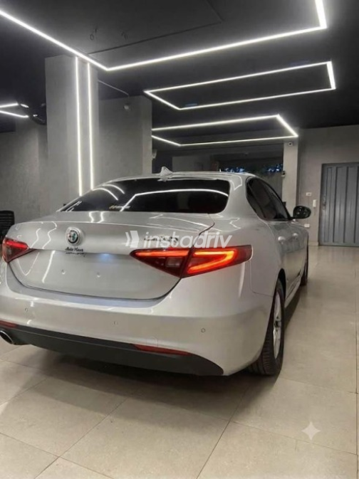 Alfa Romeo Giulia 2019 Silver Automatic Used for Sale in Sheraton - 5