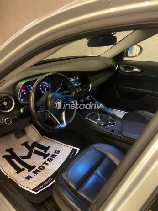 Alfa Romeo Giulia 2019 Silver Automatic Used for Sale in Sheraton - 8