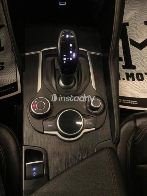 Alfa Romeo Giulia 2019 Silver Automatic Used for Sale in Sheraton - 9