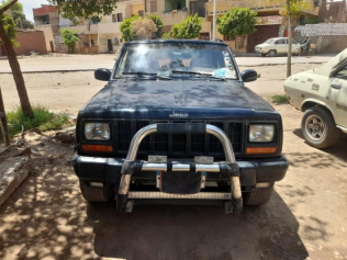 جيب شيروكي 1999 أسود أوتوماتيك مستعملة للبيع في أسوان