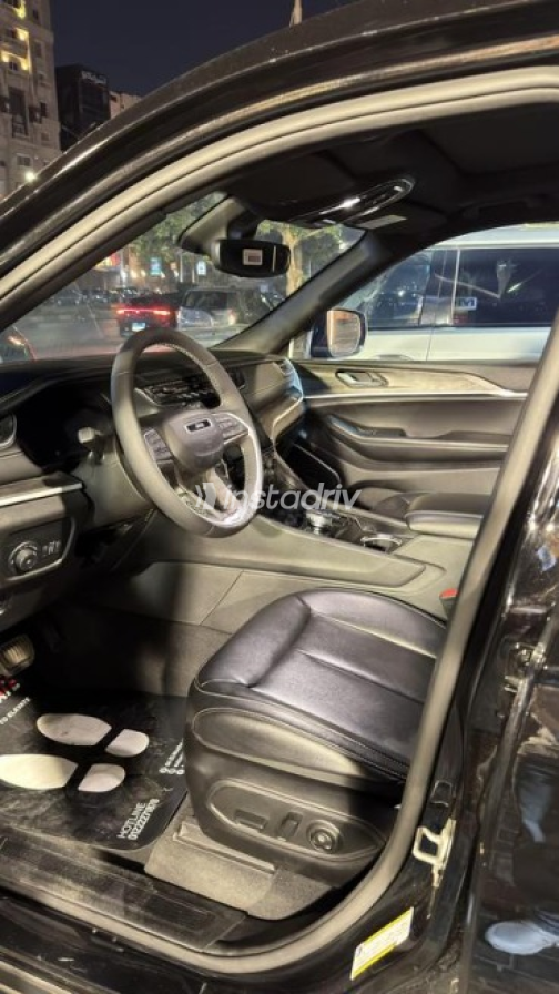 Jeep Grand Cherokee 2024 Black Automatic Used for Sale in Cairo - 6