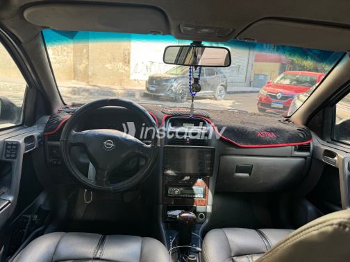 Opel Astra 2004 Silver Automatic Used for Sale in Greater Cairo ( Cairo + Giza) - 4