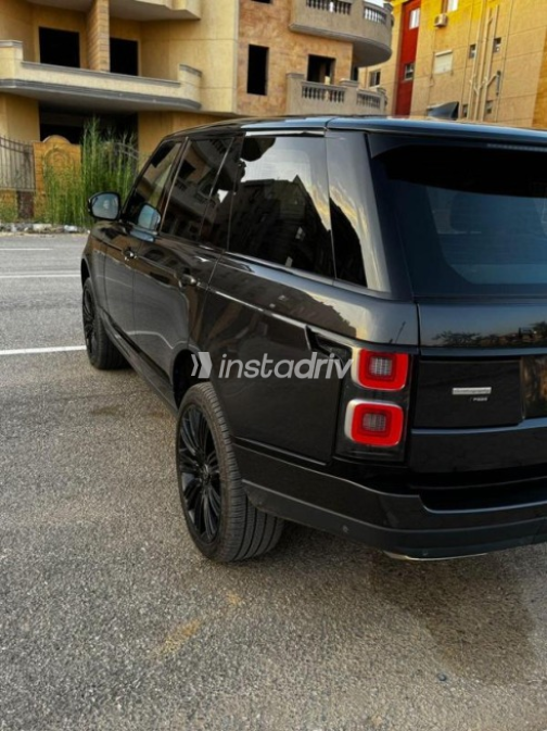 Land Rover Range Rover Vogue 2020 Black Automatic Used for Sale in Cairo - 7