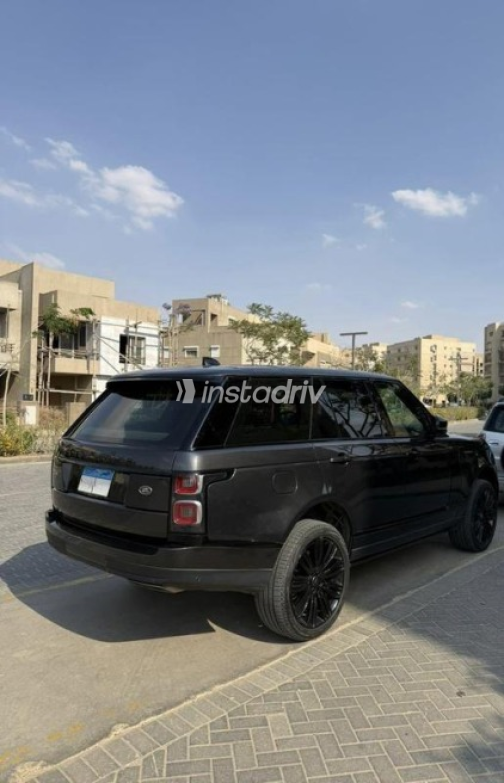 Land Rover Range Rover Vogue 2020 Black Automatic Used for Sale in Cairo - 9