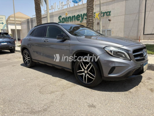 مرسيدس GLA 200 2015 فضي أوتوماتيك مستعملة للبيع في مدينة الشيخ زايد - 2