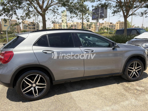 مرسيدس GLA 200 2015 فضي أوتوماتيك مستعملة للبيع في مدينة الشيخ زايد - 3