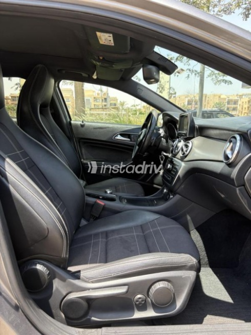 مرسيدس GLA 200 2015 فضي أوتوماتيك مستعملة للبيع في مدينة الشيخ زايد - 8