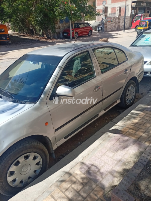 سكودا اوكتافيا A4 2002 فضي يدوي مستعملة للبيع في القاهرة الكبرى ( القاهرة - الجيزة) - 10