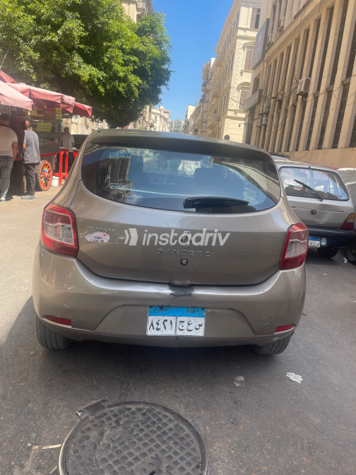 Renault Sandero 2015 Gold Automatic Used for Sale in Greater Cairo ( Cairo + Giza) - 1