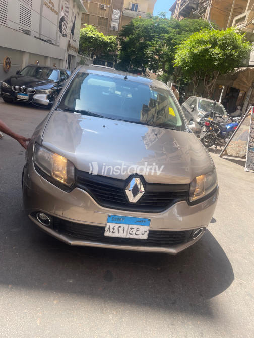Renault Sandero 2015 Gold Automatic Used for Sale in Greater Cairo ( Cairo + Giza) - 3