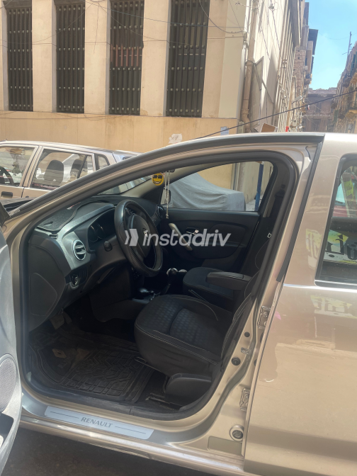 Renault Sandero 2015 Gold Automatic Used for Sale in Greater Cairo ( Cairo + Giza) - 4